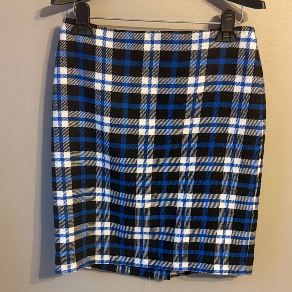 Talbots Royal Blue/Black/White Plaid Straight Pencil. 8P